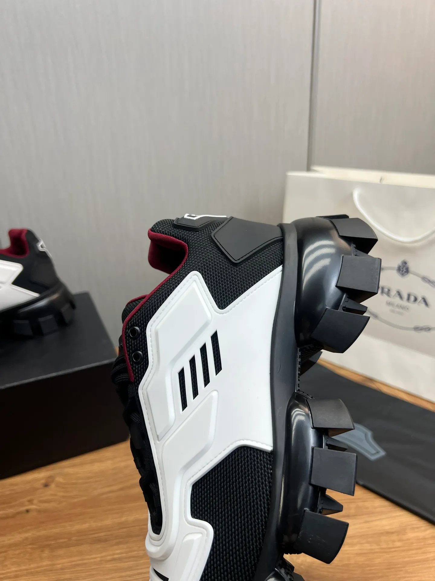 Men's shoes 💰620💰 [PRADA] Popular thick-soled shoes for couples 👩‍❤️‍👨 Available all year round ✔️Official website synchronization Original fly-knit film fabric + cowhide lining, 1⃣️ to 1⃣️ replica, original sole, 36-45 (45 made to order, non-refundable)